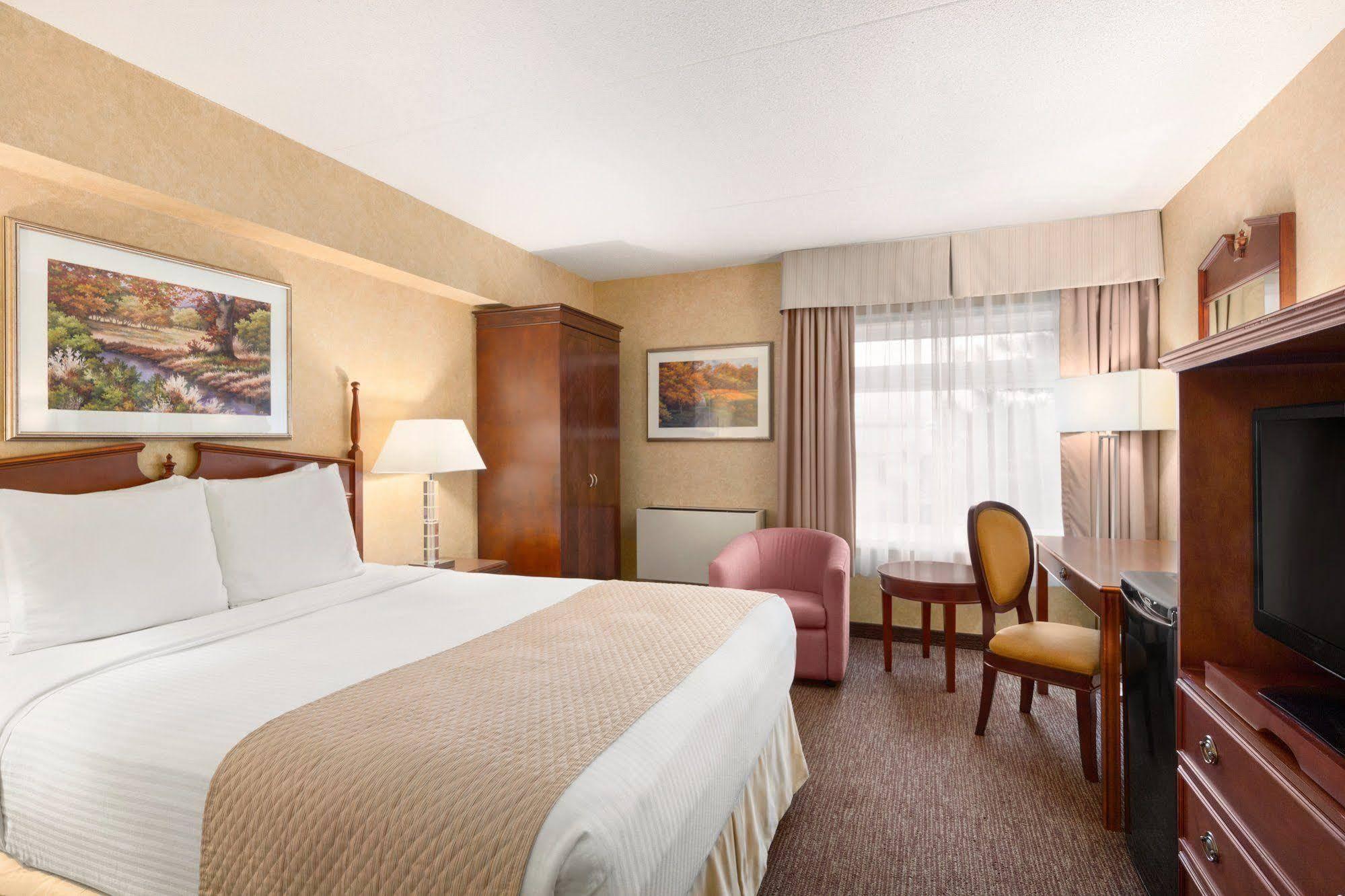 Days Inn By Wyndham Toronto West Миссиссага Экстерьер фото