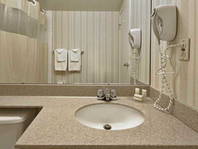 Days Inn By Wyndham Toronto West Миссиссага Номер фото